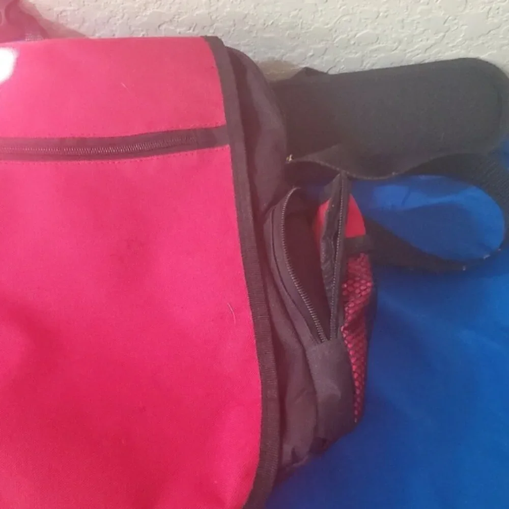 Eastsport Red & Black Crossbody Messenger Bag w/ Shoulder Strap